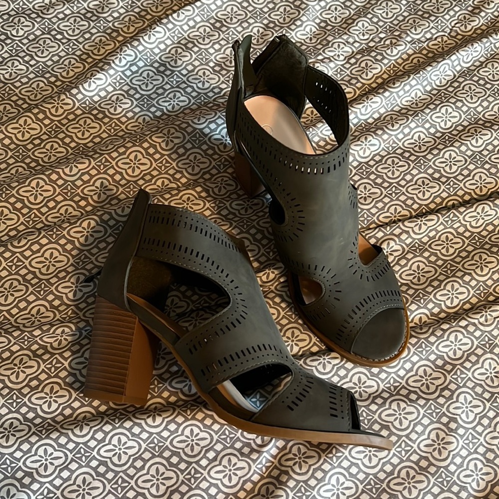 Top Moda Booties: Size 8 - Olive Green